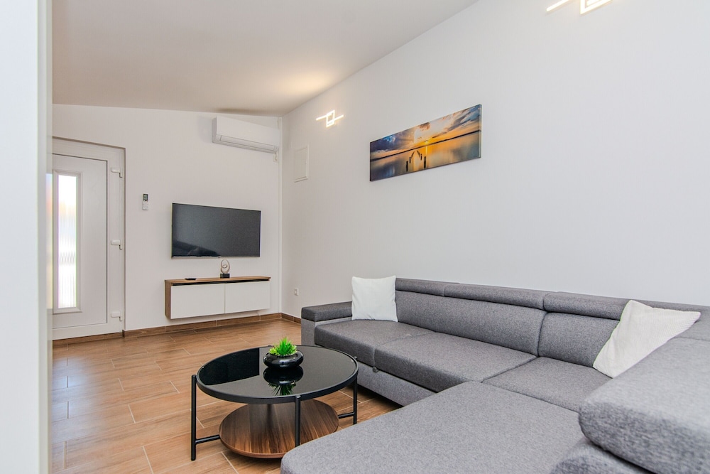 Standard Apartment, Balcony, Courtyard View