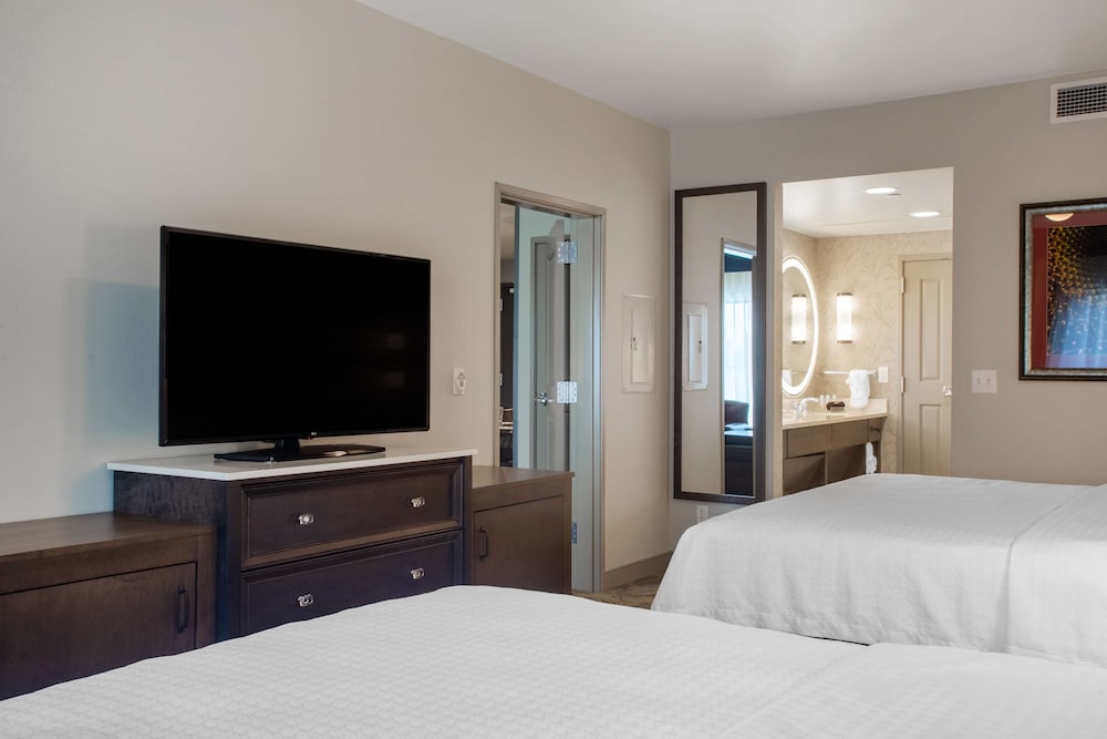 Suite, Multiple Beds, Accessible (Roll-In Shower) - Photo 2