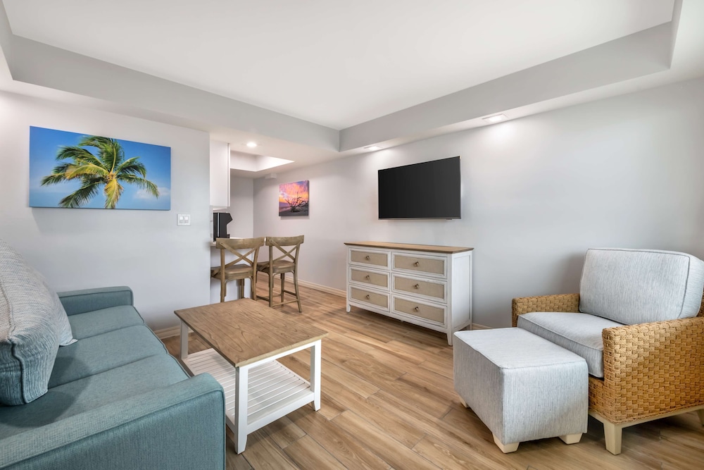 Suite, 2 Double Beds, Kitchen, Poolside (with Sofabed, Ground Floor) - Photo 1