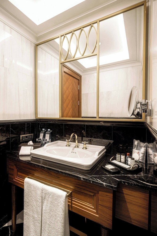 Executive Suite, 1 King Bed - Photo 4