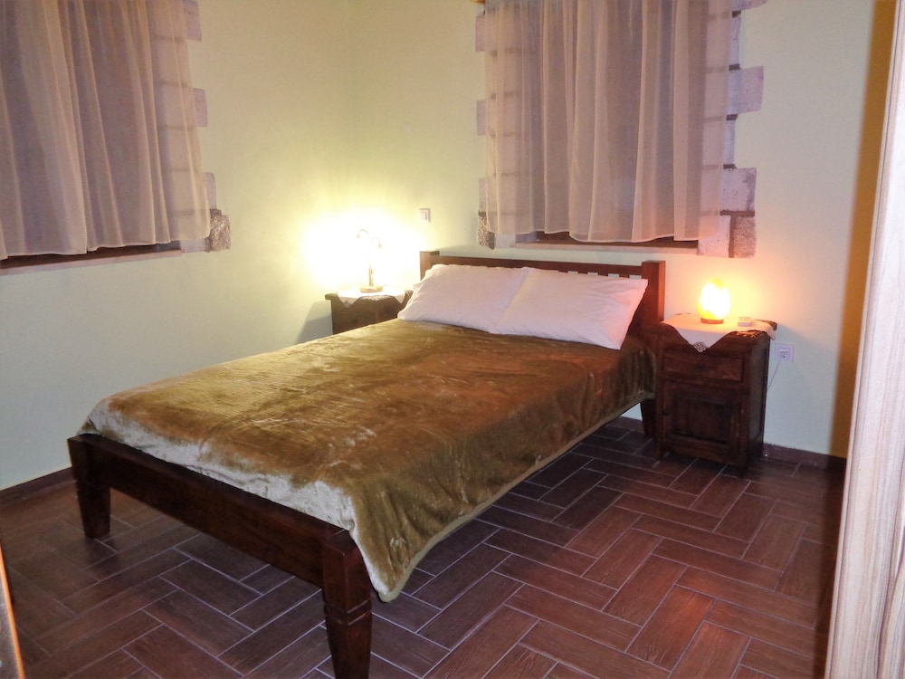 Traditional Apartment, 1 Bedroom, Fireplace, Ground Floor