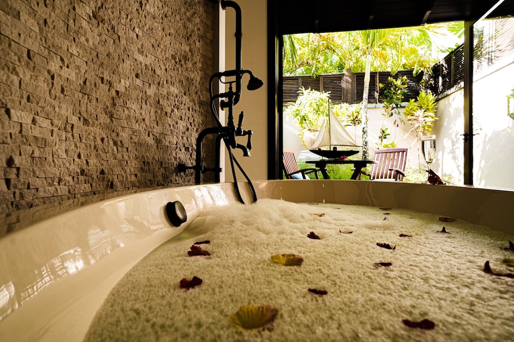 Villa, 1 King Bed (beach)