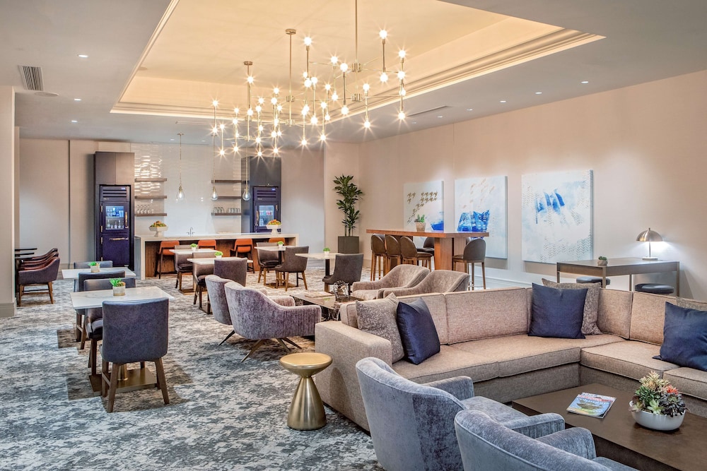 Executive Parlor Suite, 1 King & 1 Sofa bed, Business Lounge Access, Accessible (Hearing) - Photo 7