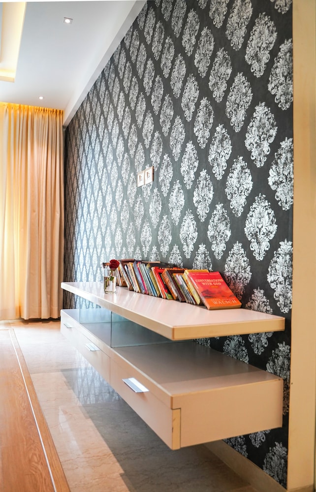 Suite, 1 Bedroom, Balcony, City View photo 3