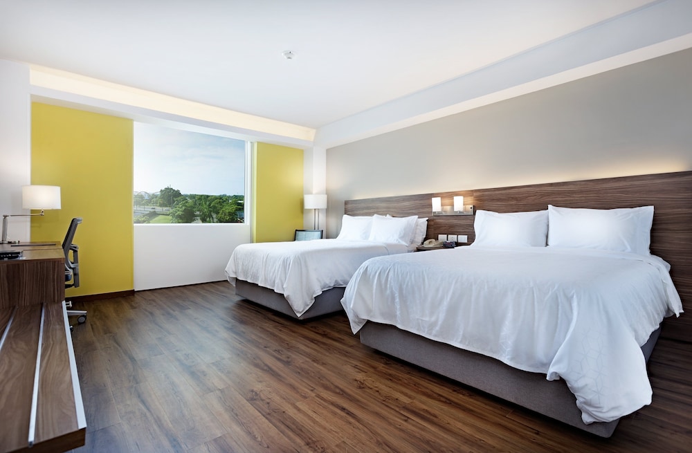 Standard Room, 2 Queen Beds photo 3