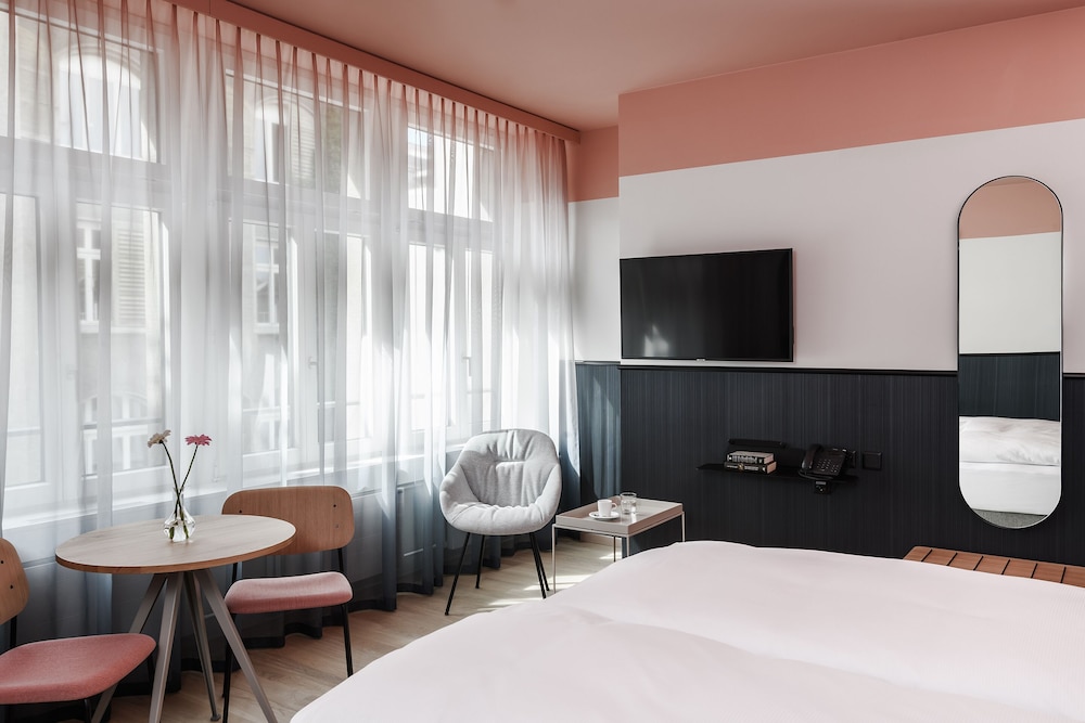 Standard Double Room - Photo 3