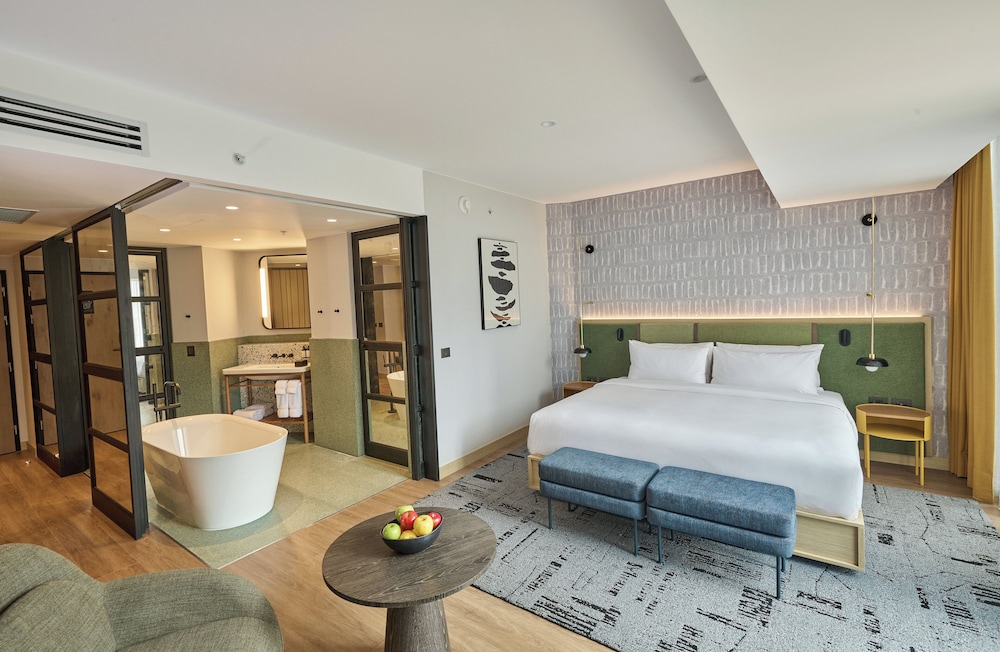 Suite, 1 Bedroom, City View, Corner