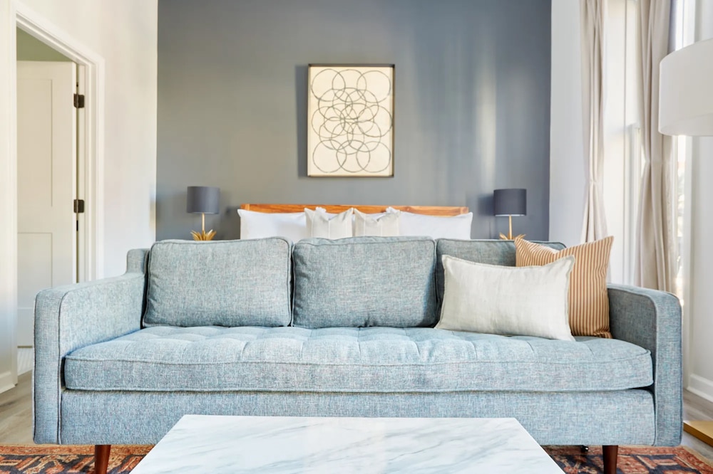 Adjacent Three Bed Three Bath Apartment, City View