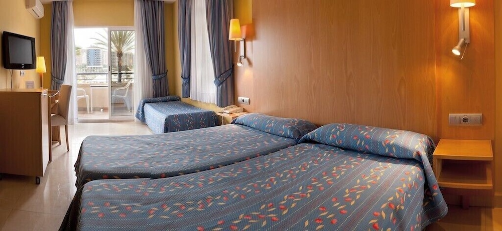 Superior Room, Partial Sea View photo 3