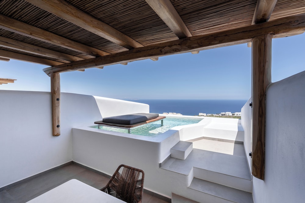 Superior Suite with sea view and heated plunge pool - Photo 8