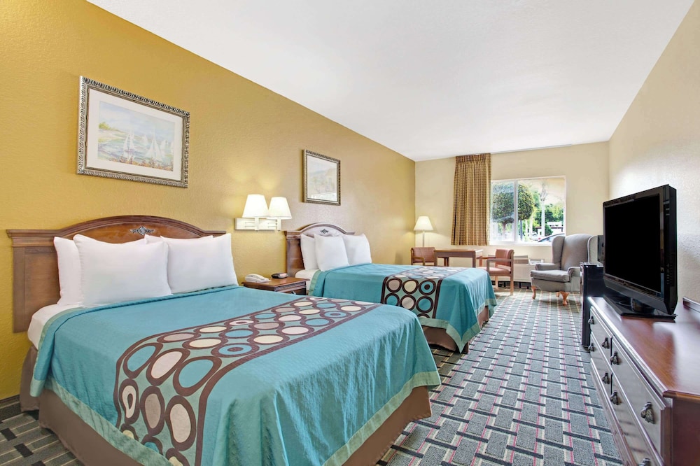 Suite, Multiple Beds, Non Smoking - Photo 1