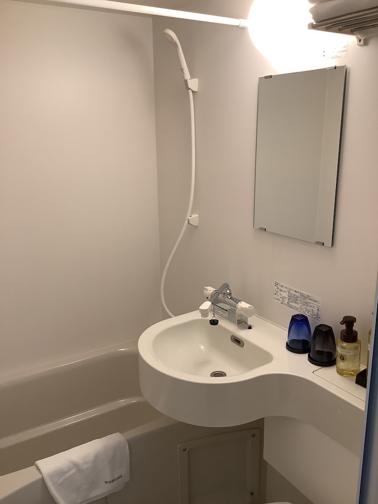 Economy Twin Room - Photo 8
