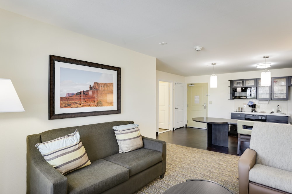 Suite, 1 King Bed, Accessible (1 King, Comm, Mobil Tub) photo 1