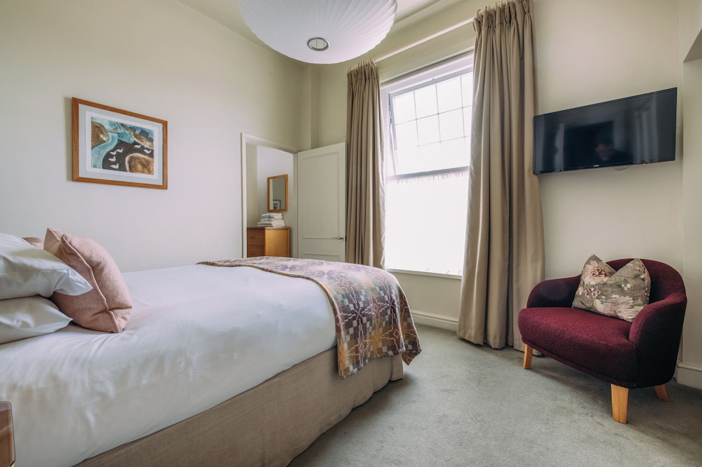Deluxe Room, 1 Double Bed (Inland View) - Photo 3
