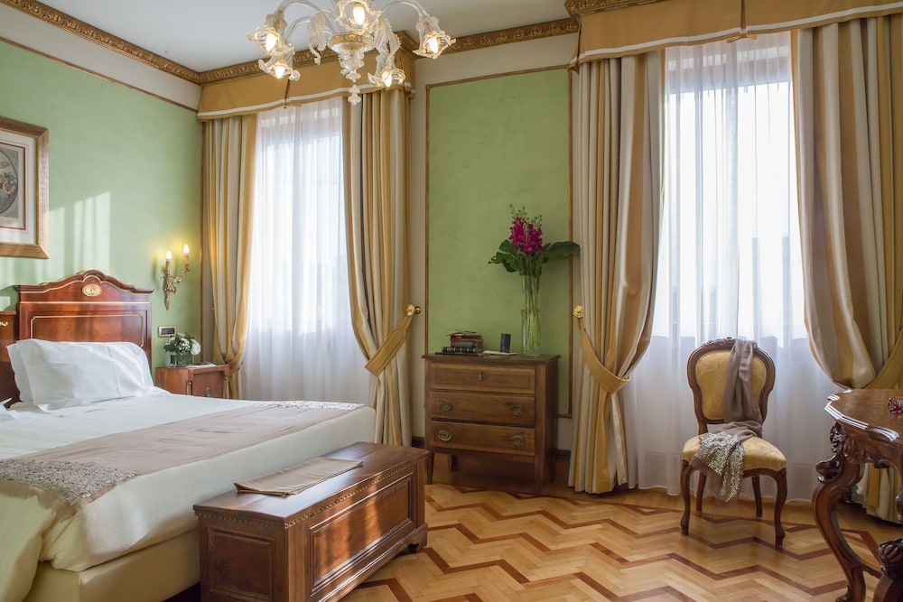 Deluxe Room (Grand) - Photo 1