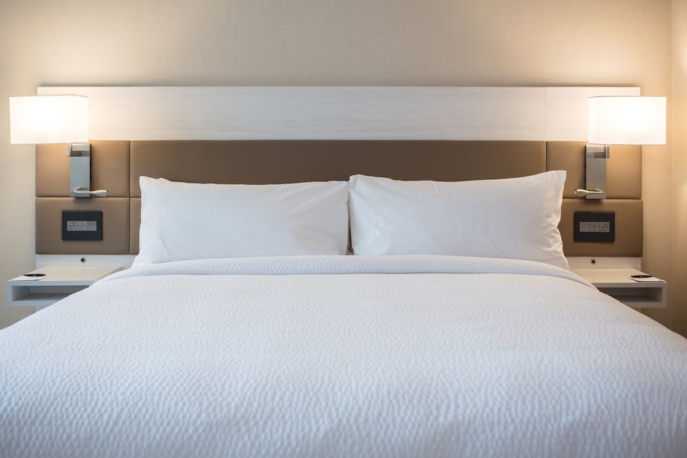 Junior Suite, 1 King Bed (Hearing Accessible) photo 1