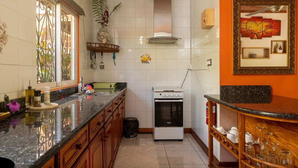 Room, 2 Bedrooms, Smoking, Garden View photo 3