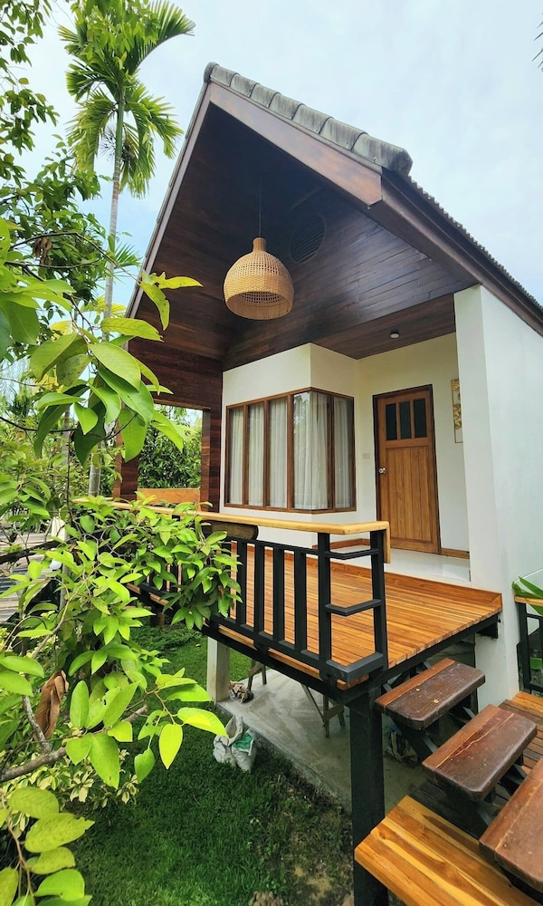Junior House, Lanai, Park View
