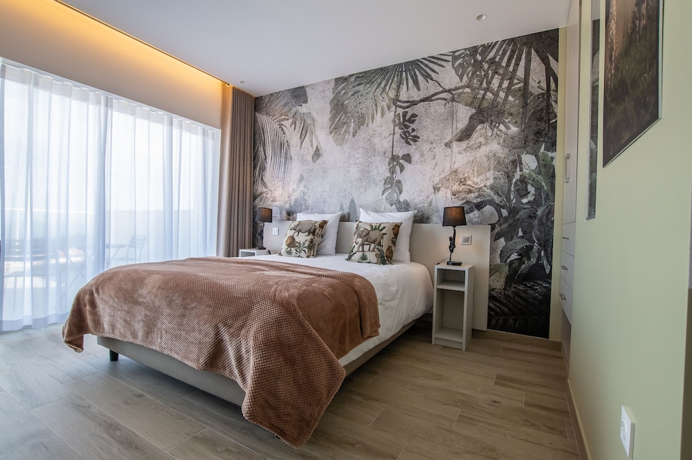 Panoramic Room, 1 Queen Bed, Non Smoking, Ocean View photo 1