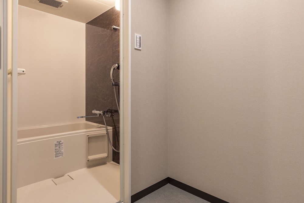 Basic Twin Room - Photo 3