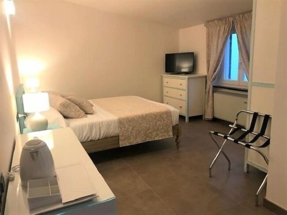 Double Room, Balcony, Sea View (Vernazza)