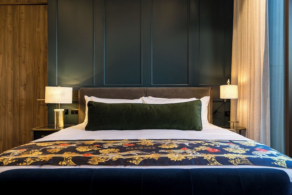 King Suite with Spa Bath - High Floor photo 1