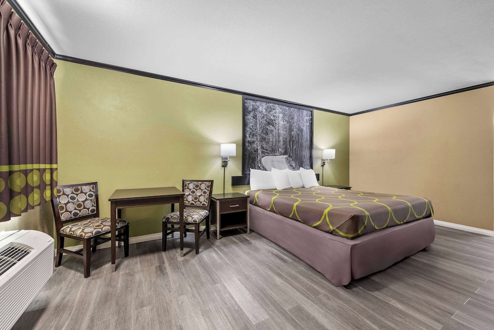 Standard Room, 1 King Bed - Photo 1