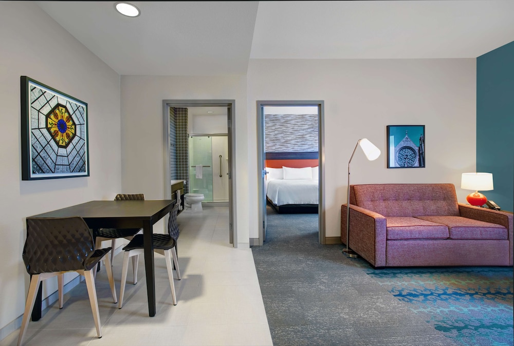 Suite, 1 King Bed, Accessible (Hearing) - Photo 1