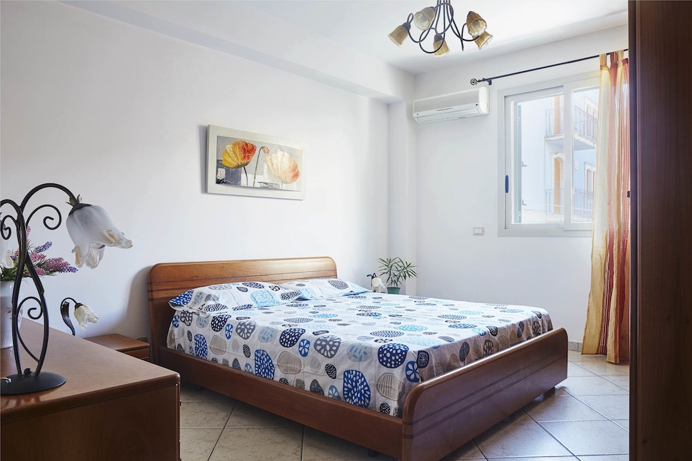 City Apartment, 3 Bedrooms photo 1