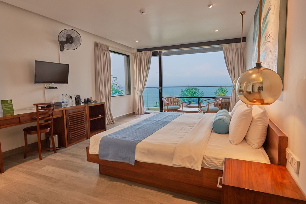 Deluxe Twin Room, Non Smoking, Partial Ocean View - Photo 3