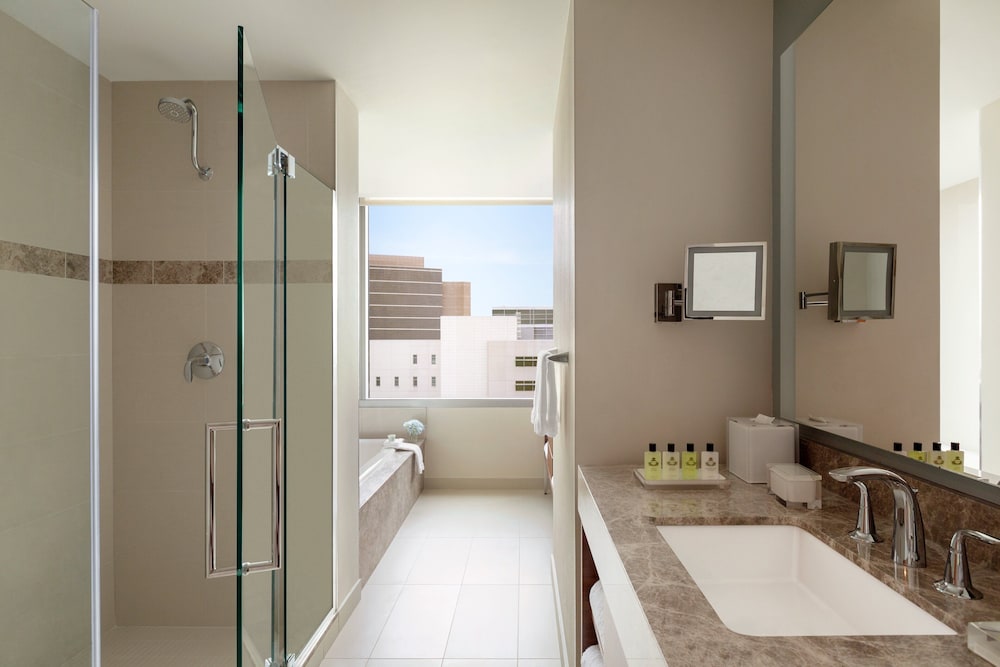 Suite, 1 Bedroom, Accessible, Non Smoking (Communications)