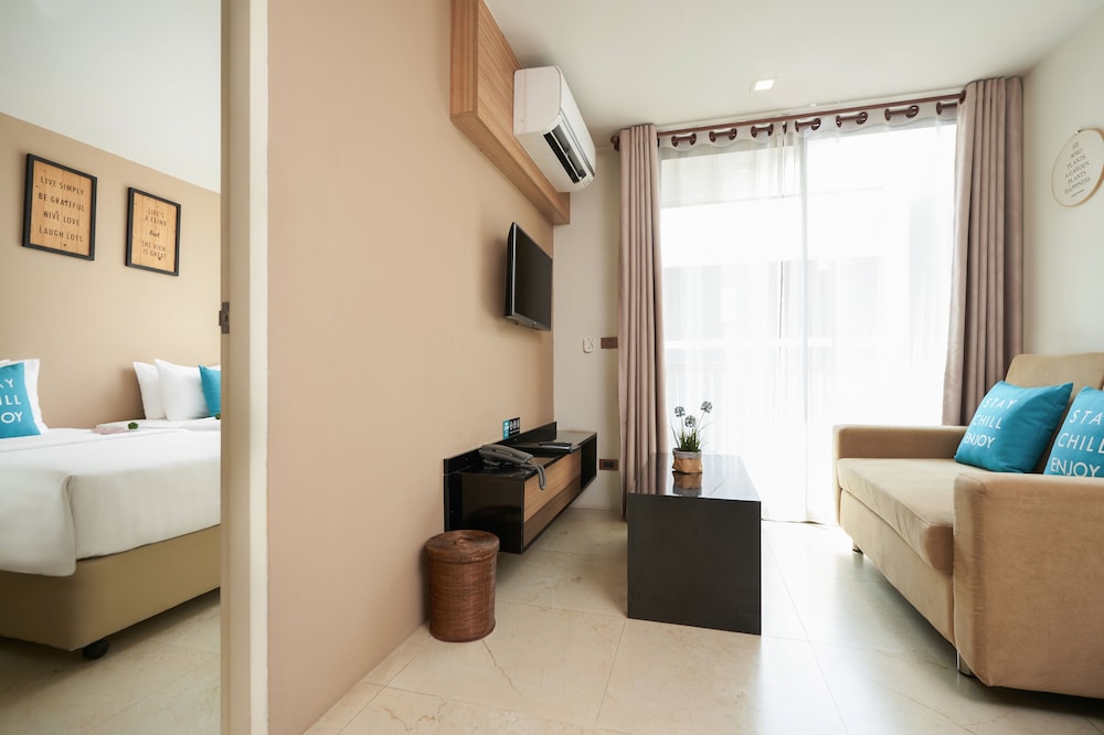 One Bedroom Suite with Bath Tub photo 2