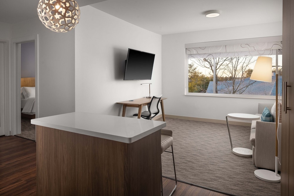 Suite, 1 Bedroom - Photo 3