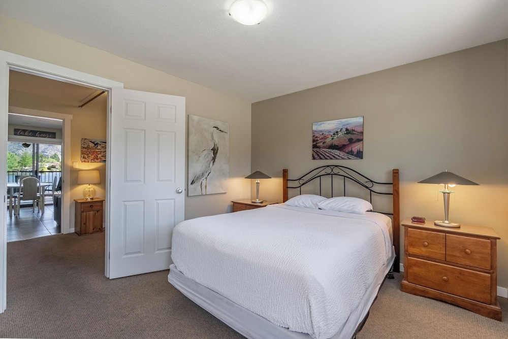 Deluxe Suite, Multiple Beds, Non Smoking, Lake View
