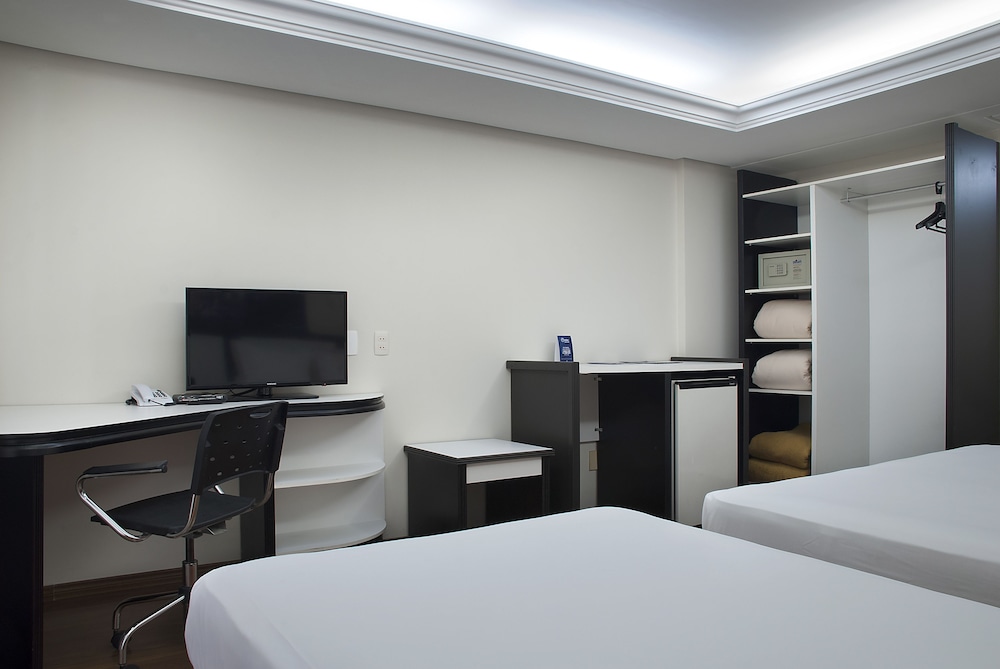 Classic Triple Room, Multiple Beds photo 3
