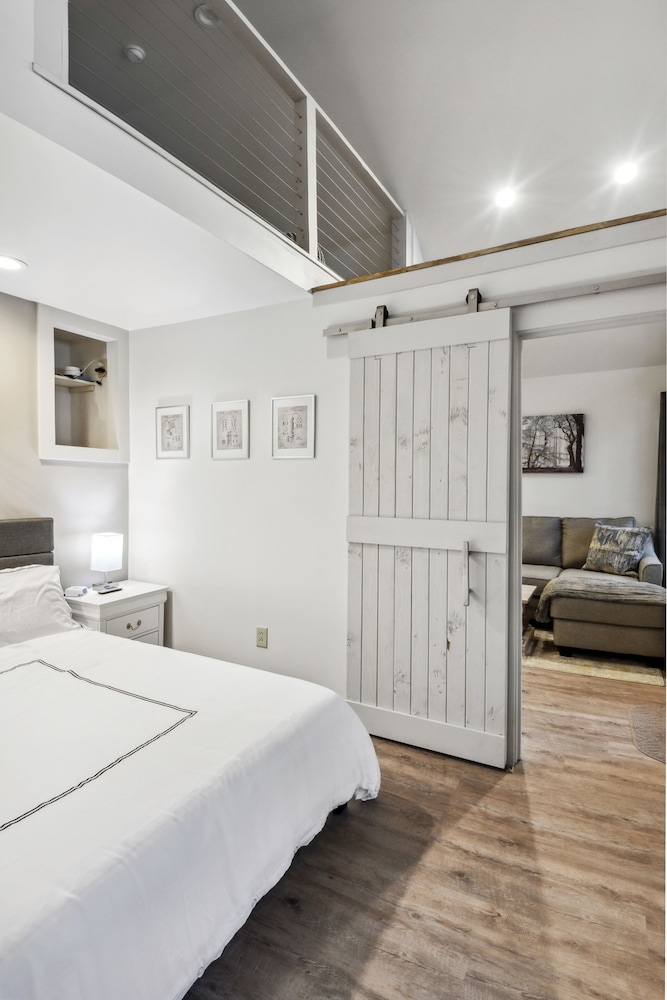 Panoramic Bungalow, 2 Bedrooms, Overwater photo 1