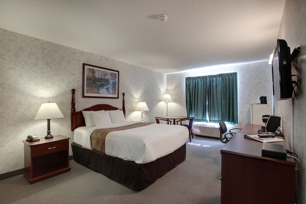 Basic Room, 1 Queen Bed, Non Smoking - Photo 1