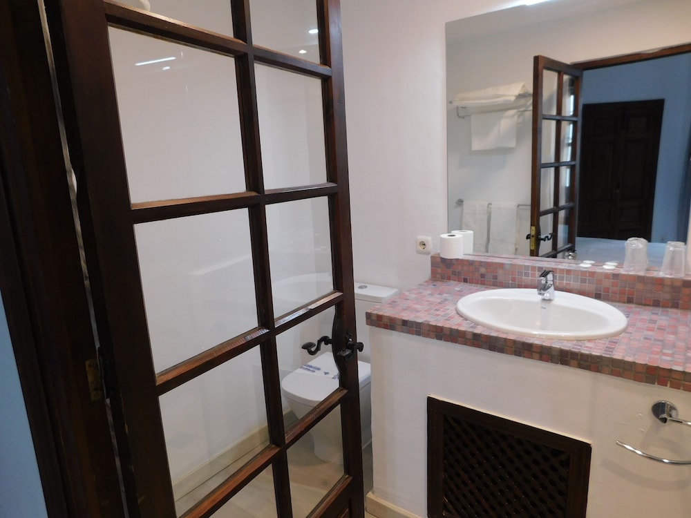 Standard Double Room - Photo 2