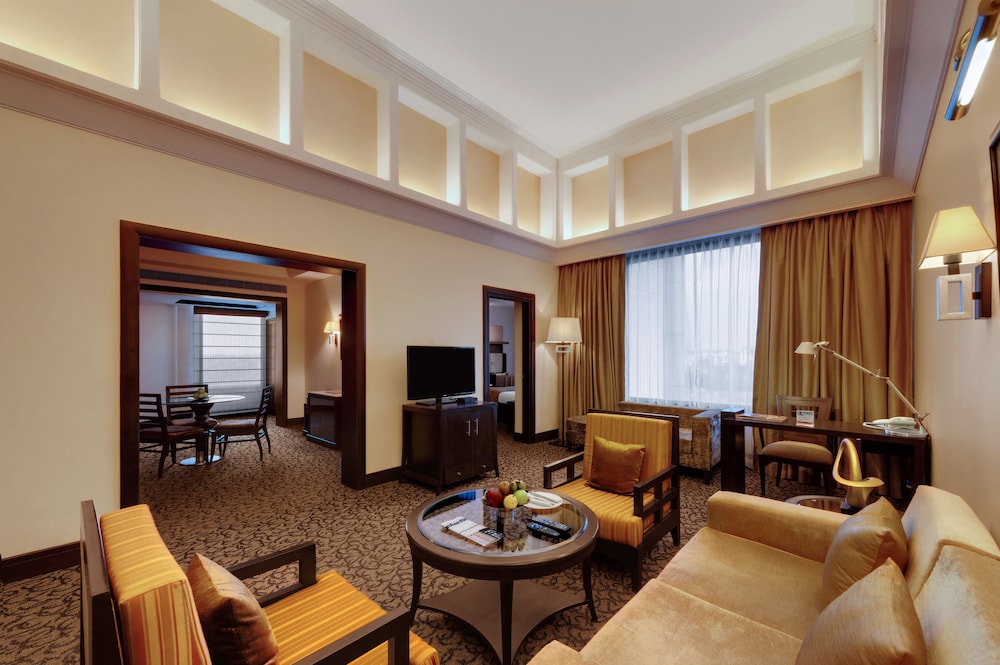 1 King Bed, Suite, Club Lounge Access, Non-Smoking photo 1