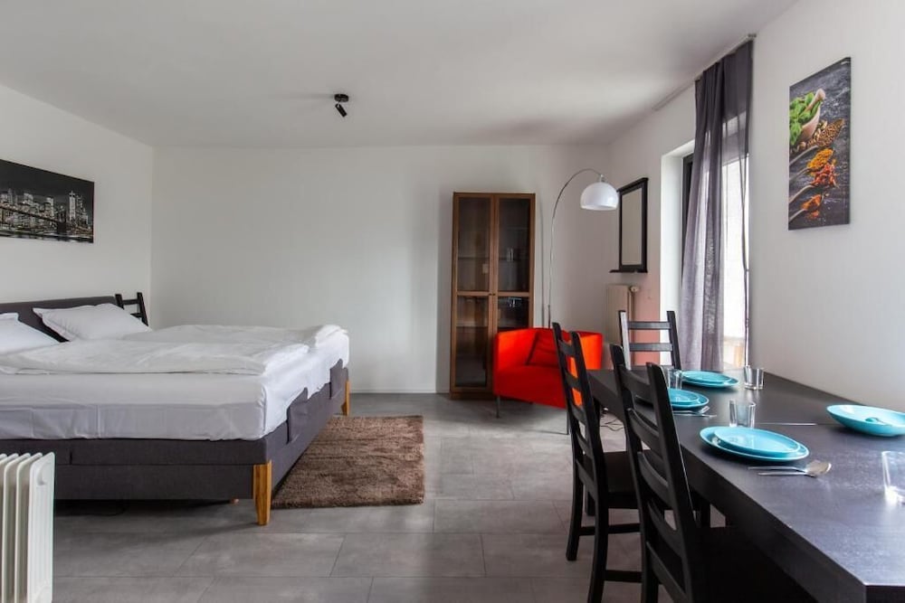 Basic Double Room, 1 King Bed, Balcony