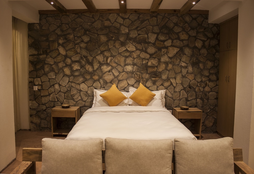 Luxury Apartment, 1 Queen Bed, Kitchen, Mountain View photo 3