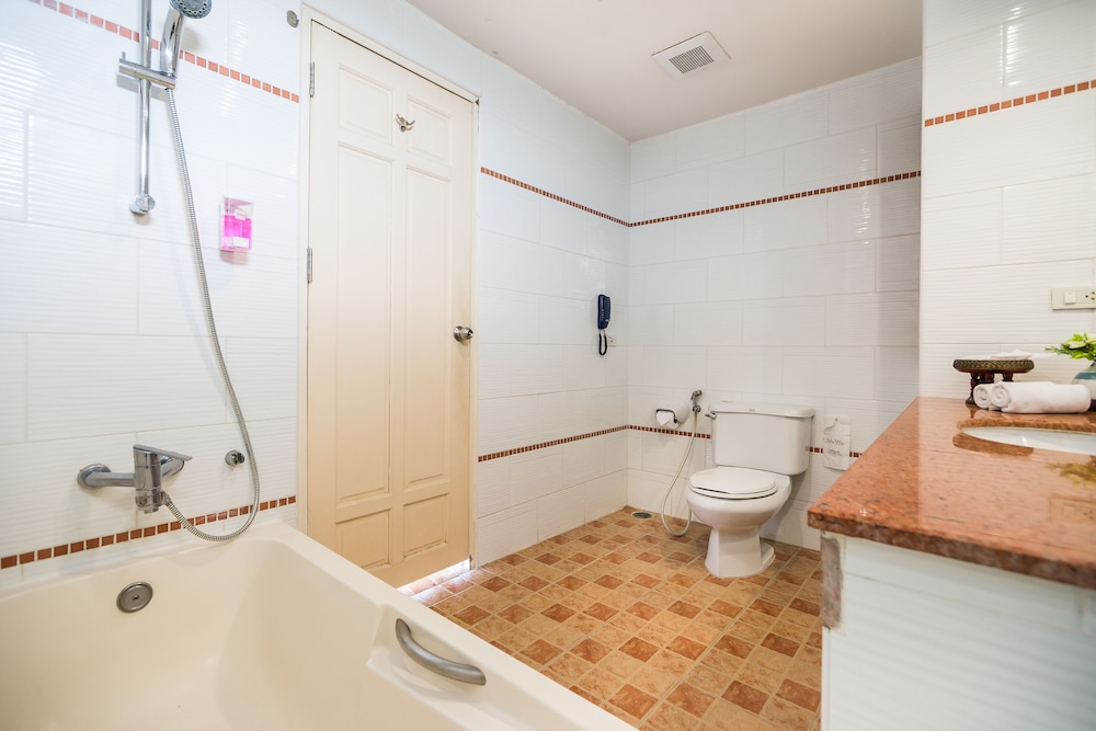 Cabana Suite Gardent view - No Pets Allowed - Photo 8