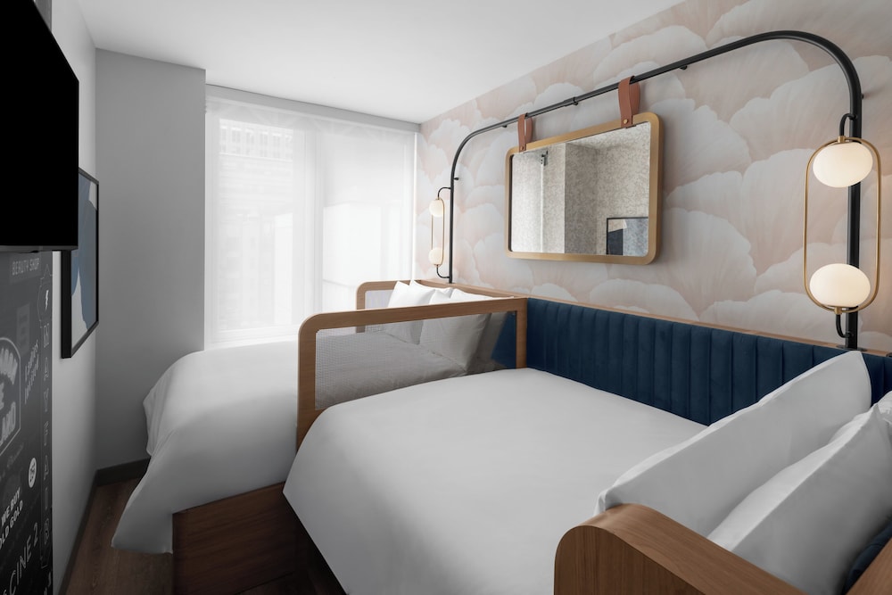 Room, 2 Double Beds, Accessible, Non Smoking (Comms Access, Times Square View) photo 2