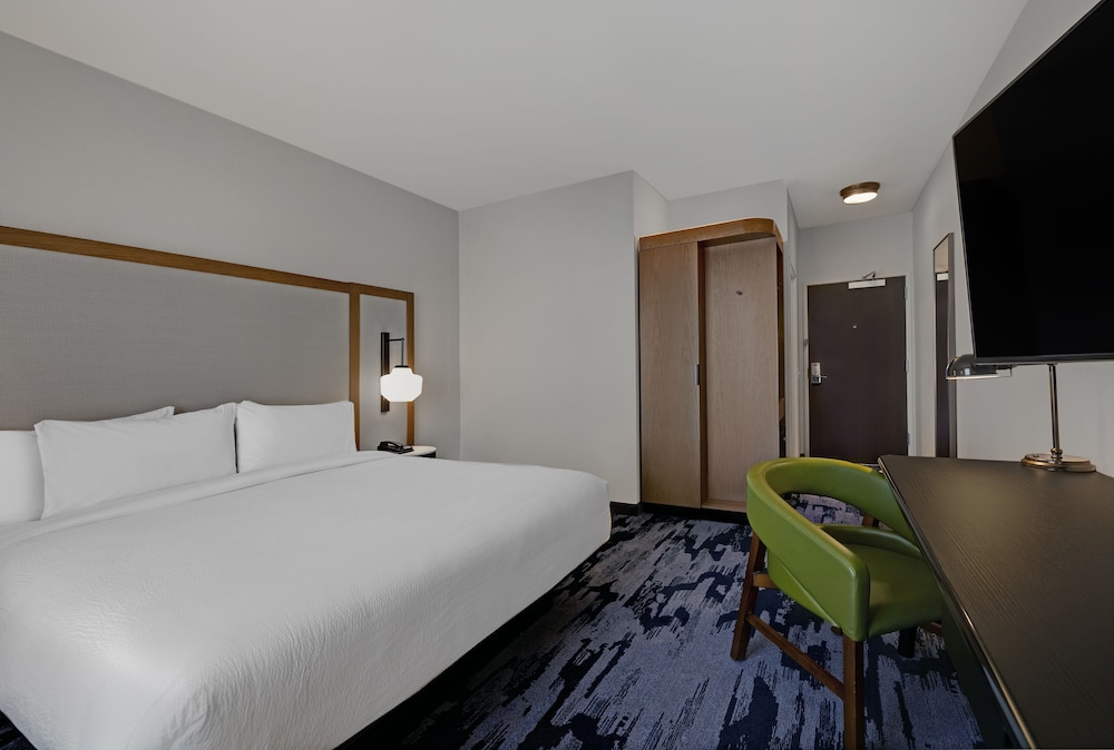 Room, 1 King Bed - Photo 3