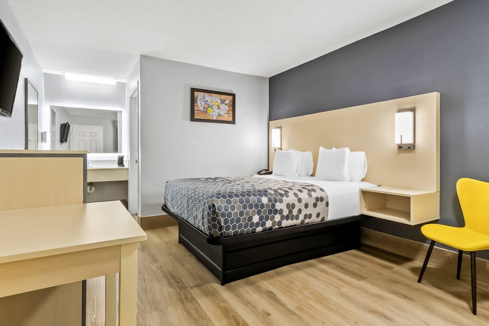Standard Room, 1 Queen Bed - Photo 2
