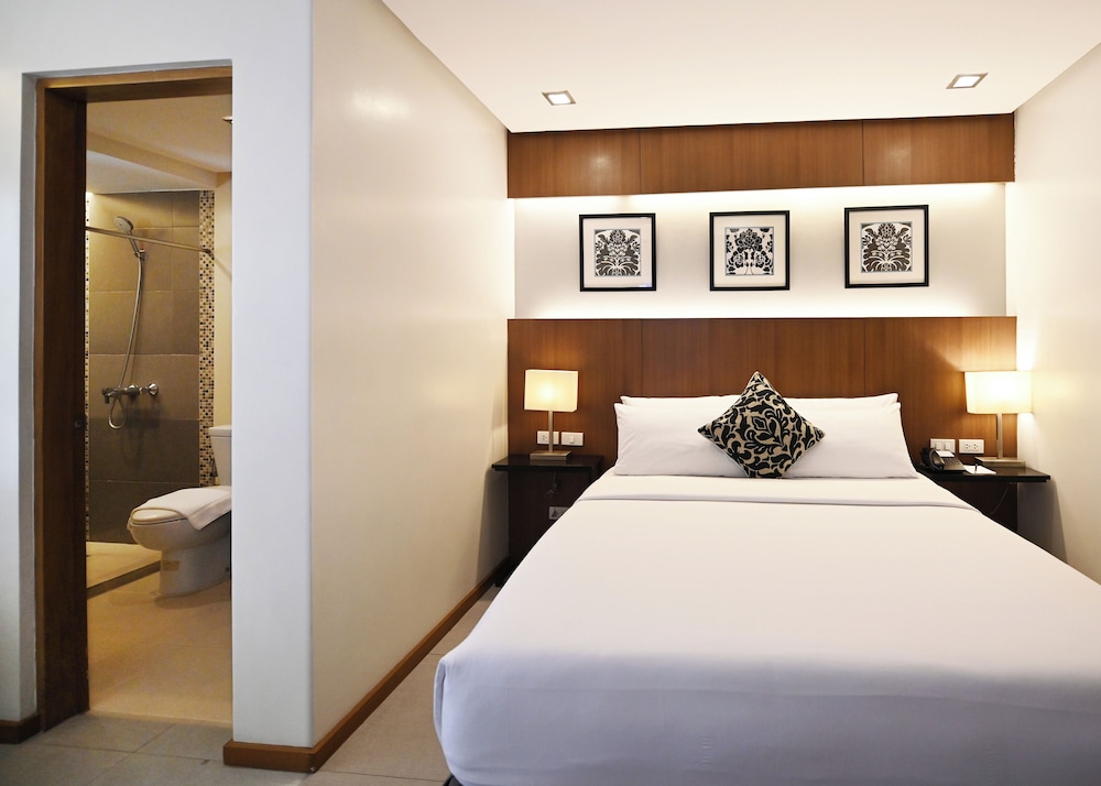 Deluxe Room, 1 Queen Bed, Non Smoking, Balcony