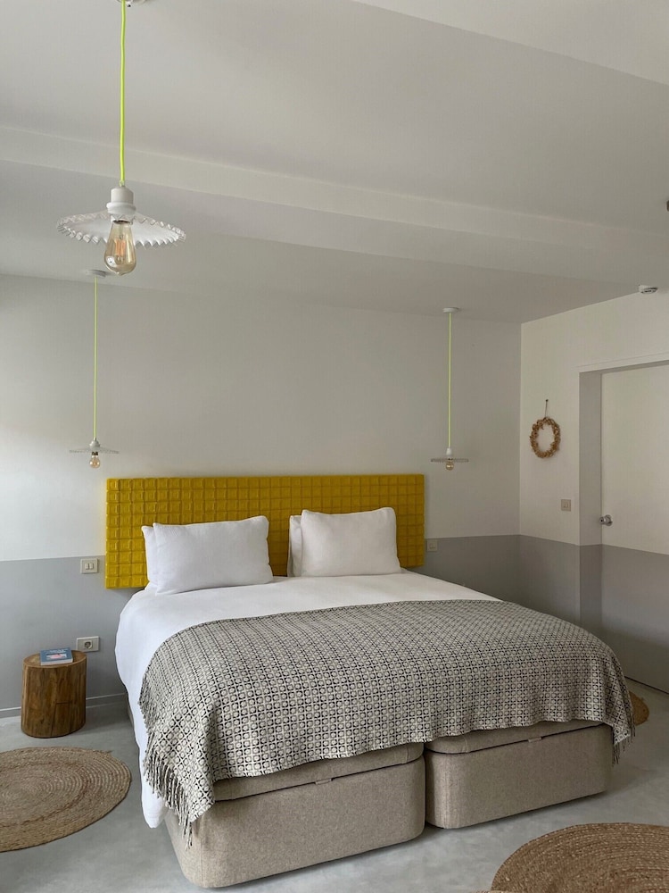 City Room photo 1