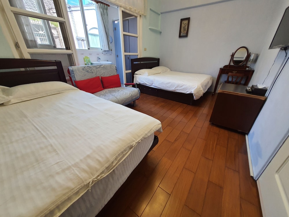 Family Quadruple Room, Multiple Beds photo 2