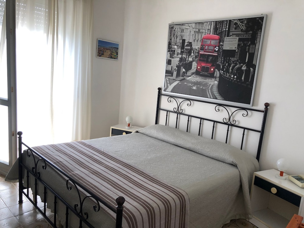 Standard Double Room, Sea View (laterale)