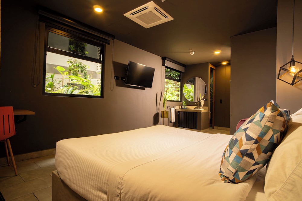 Double Room, 1 Queen Bed photo 1